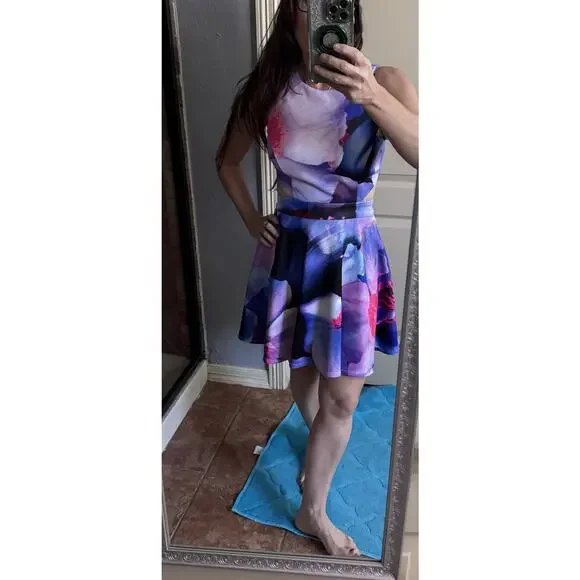 Stunning Bebe fit & flare dress in a vibrant abstract floral print 💜 - Picture 2 of 11